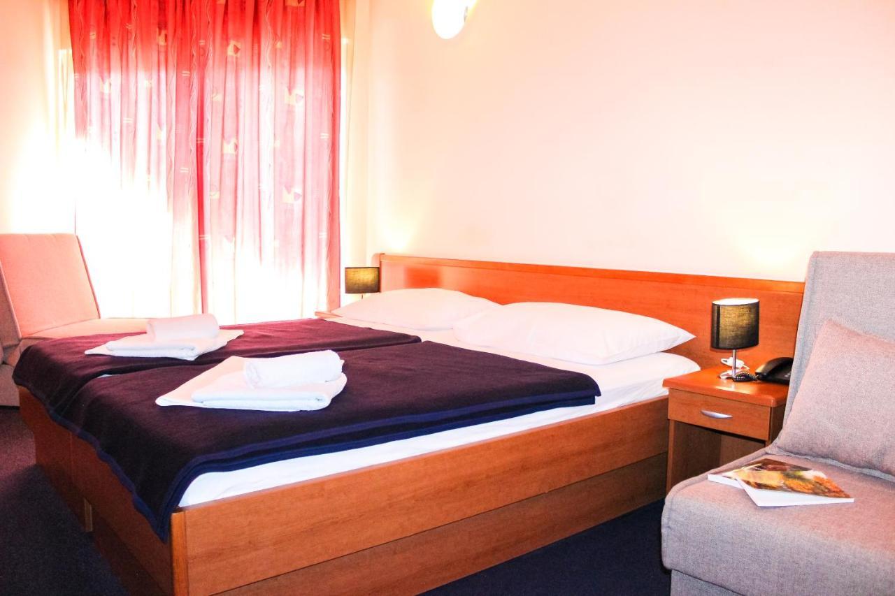 Centinera Resort Banjole Extérieur photo